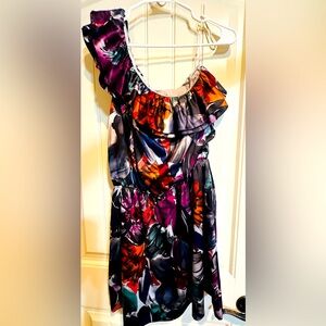 One shoulder silky floral dress. Women’s size 6